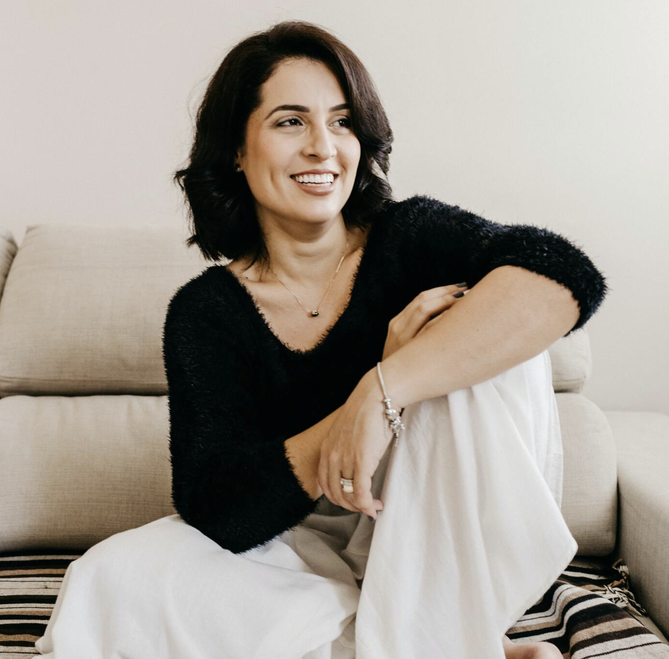 woman_couch_smile